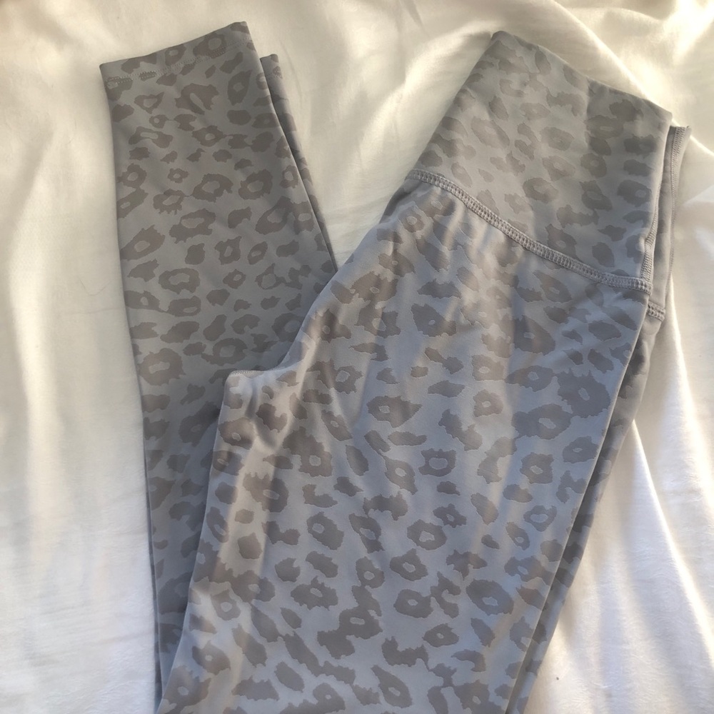 Beyond Yoga Silver/Blue Leopard Print Leggings